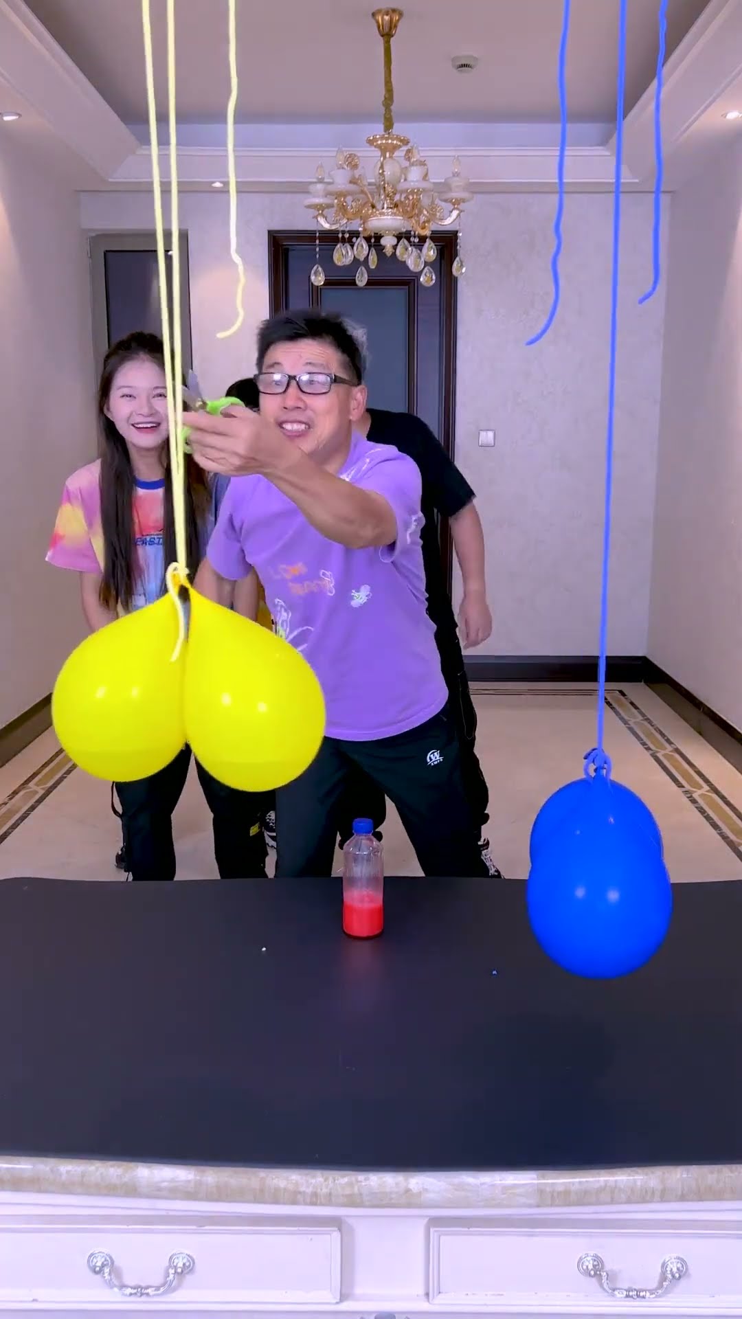Super Exciting Bottle Standing Challenge!#Funnyfamily#Partygames#Shorts#Challenge