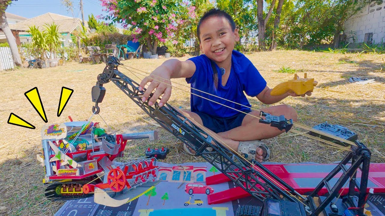 น้องโก๊ะ เล่นรถเกี่ยวช้าว รถพังต้องเอาเครนมายก