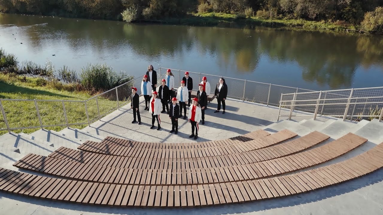 Советская песня «С чего начинается Родина?» в исполнении ребят из школы ...