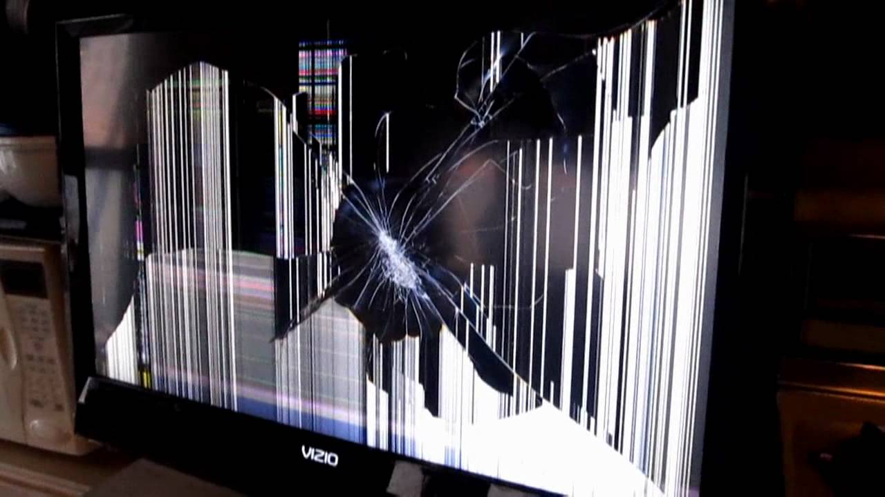 Не открывается экран телевизора. Разбитый монитор самсунг с24. Сломанный телевизор. Разбился экран телевизора. Разбитый экран плазмы.