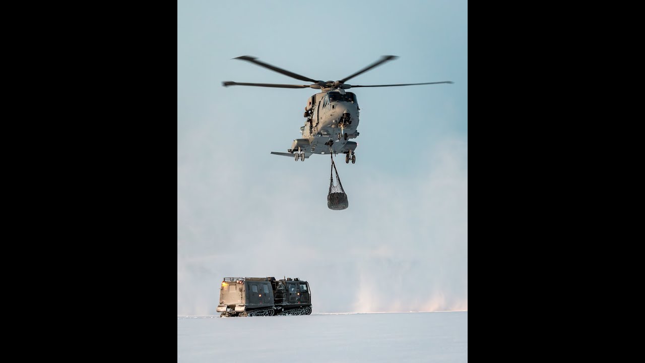 Royal Marines light up the sky with mortar fire💥