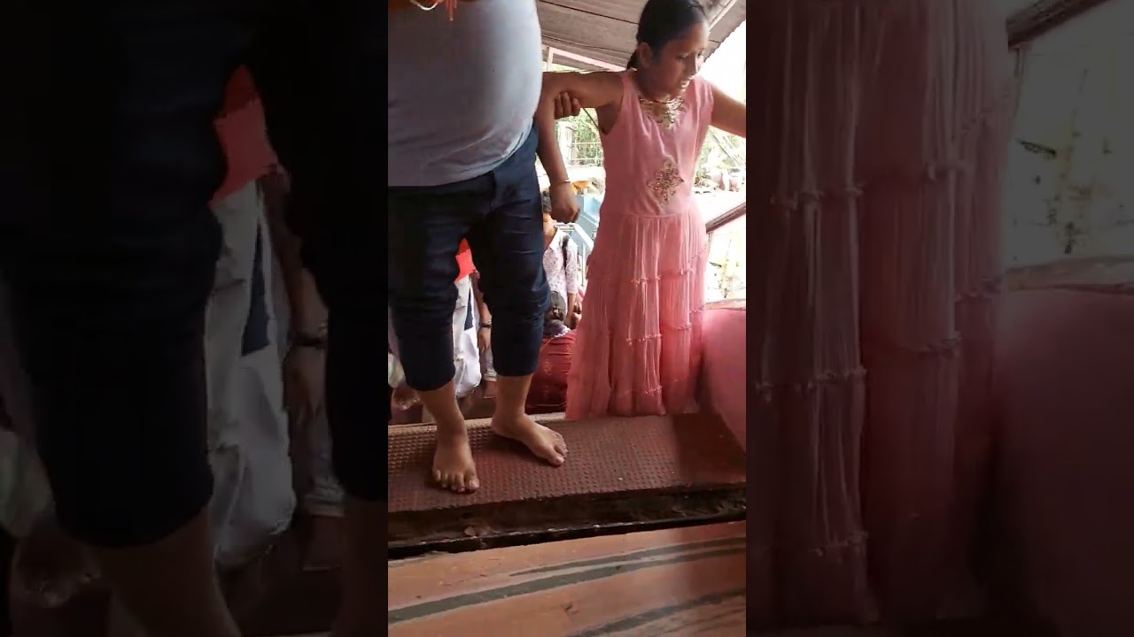 Divyang bachi hai Pls subscribe & like Share kare 