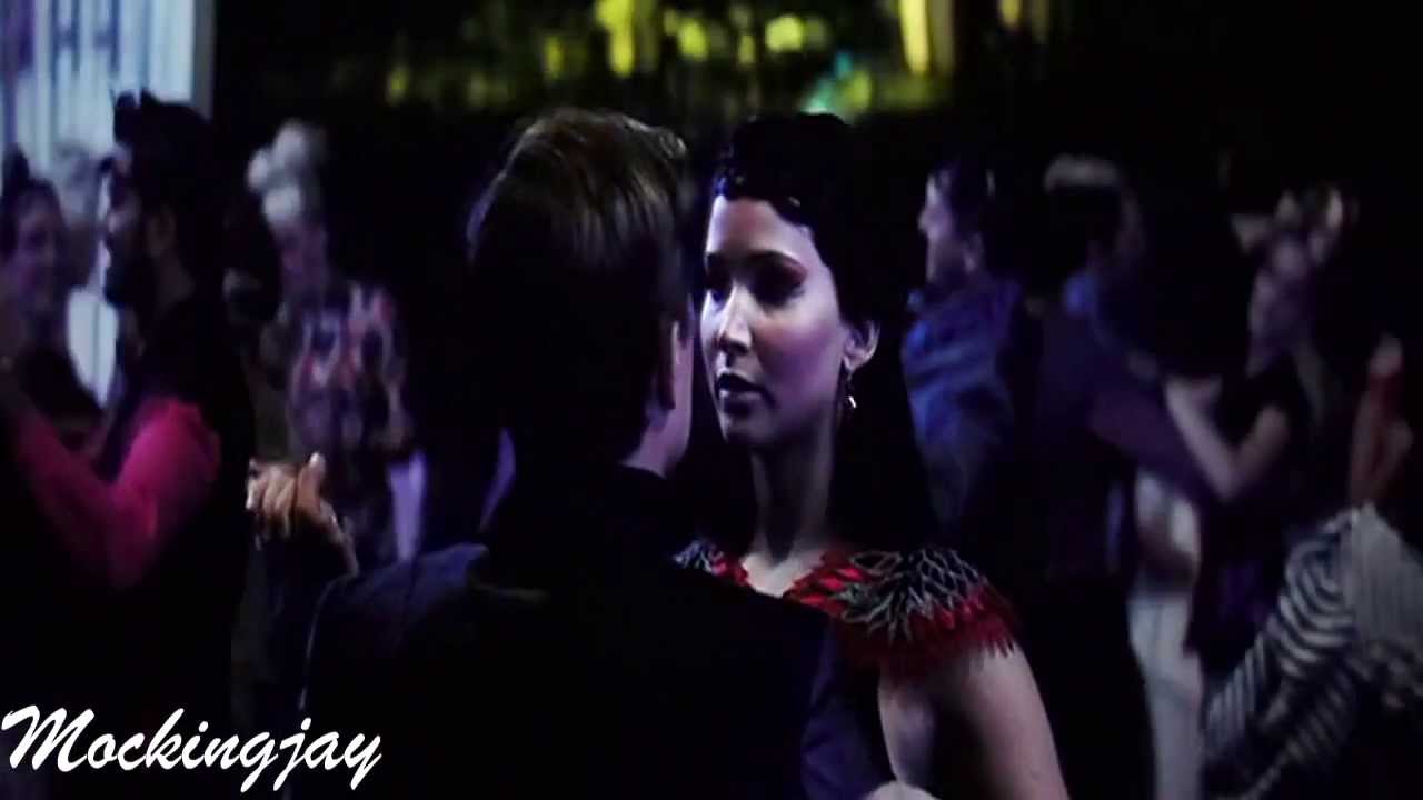 Katniss and Peeta- Kiss me (THG,CF)