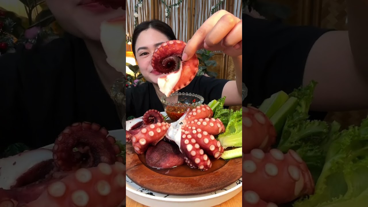 หมึกทาโกะยักษ์ จิ้มน้ำจิ้มซีฟู้ดเผ็ด เปรี้ยว นัว อร่อยมากจ้า