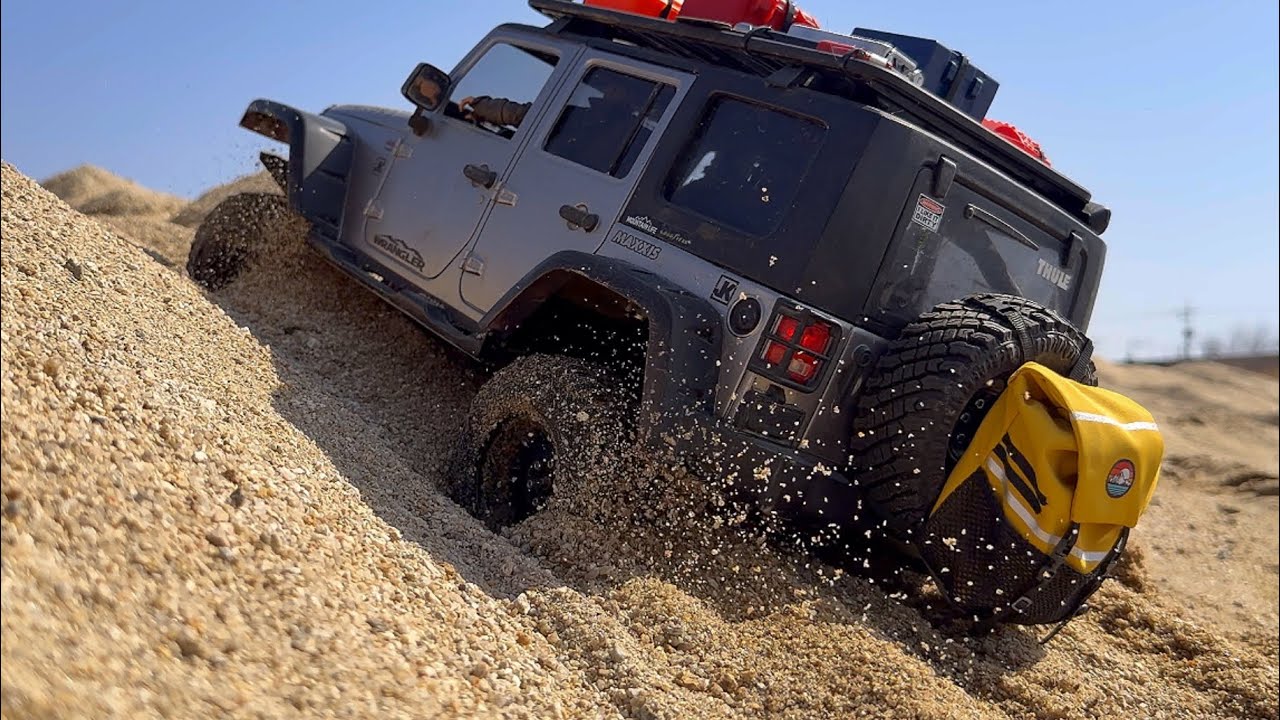 1/10 Scale Jeep Wrangler Rubicon Newbright Hardbody Axial SCX10 II Sand Off-road Driving 4X4 RC Car