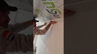 Plinten lijmen tegen het plafond (zonder schroeven) | High Tack montagekit uitleg