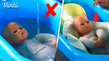 ¿Por qué se coloca una toalla en el fondo de la bañera para un bebé?