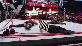 Big Show and Mark Henry obliterate the ring: World Heavyweight Championship - WWE Vengeance 2011 screenshot 3