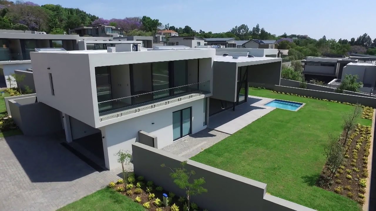 IMMACULATE Executive home in  Eccleston, Bryanston JHB