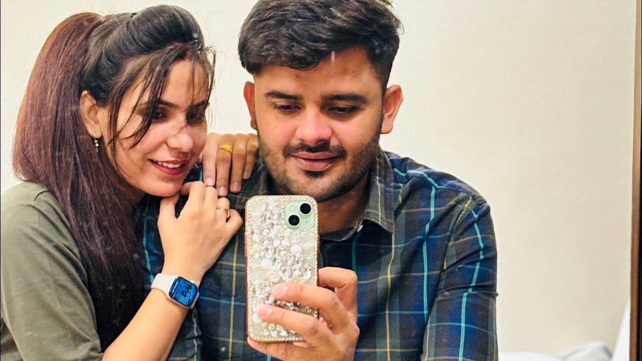 ये लो आज मैंने हमारे रूम का tour …..🥰🥰🥰🥰