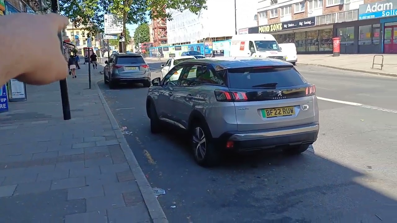 Newham council setting traps on Barking Road for motorists. U cannot park without being on bus lane.