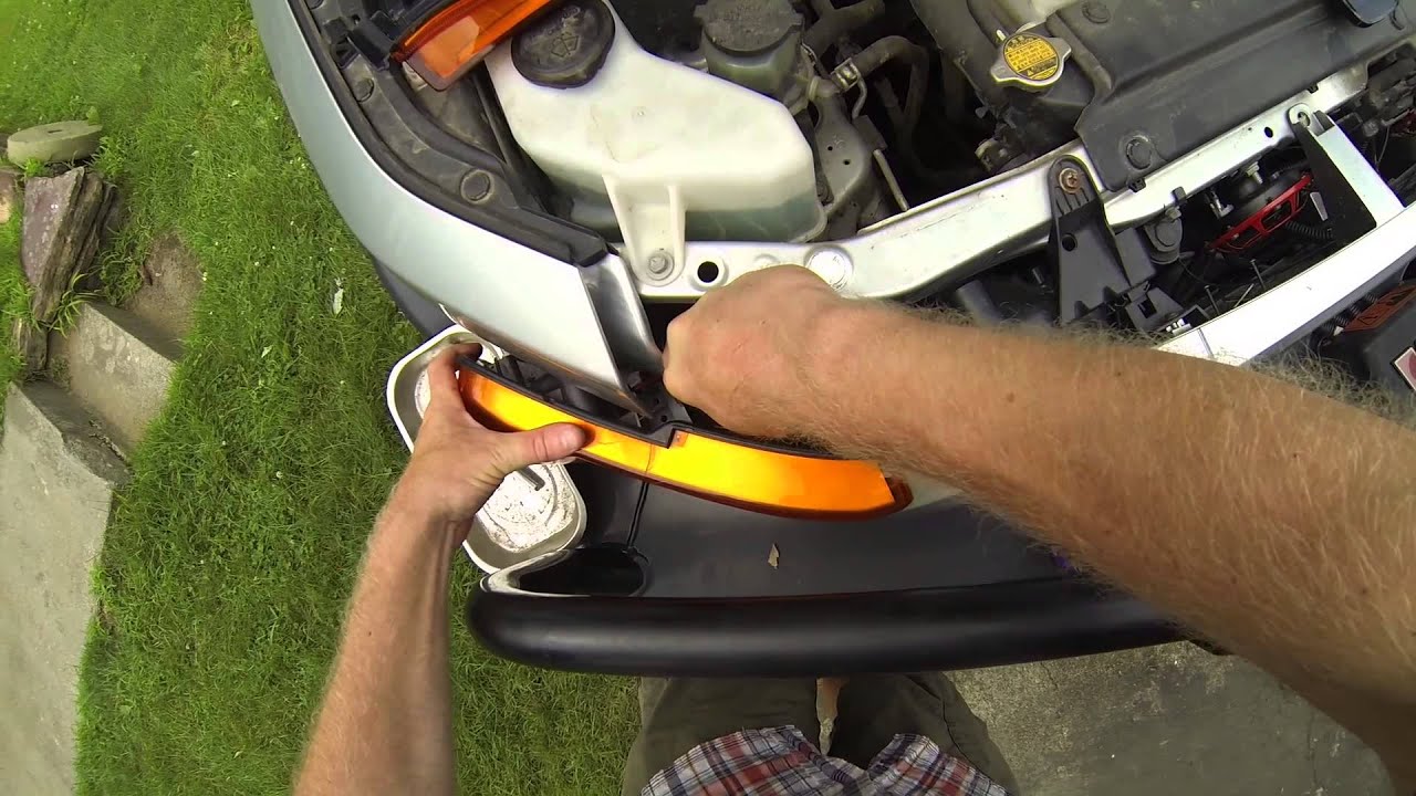 How To Replace The Front Turn Signal Assembly On The Toyota Fj
