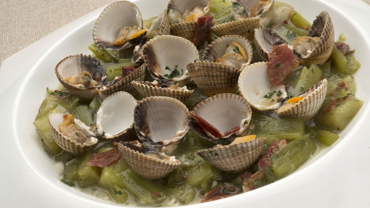 Receta de Borraja con berberechos y polvo de jamón de Karlos Arguiñano