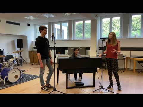 Guarda Better (unplugged) - Britta Ellys, Elizabeth Audrey, Niklas Bastian su YouTube Guarda Better (unplugged) - Britta Ellys, Elizabeth Audrey, Niklas Bastian su YouTube
