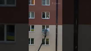 💣 In Krasnoyarsk, the municipal services painted over the windows of an apartment in which there wa