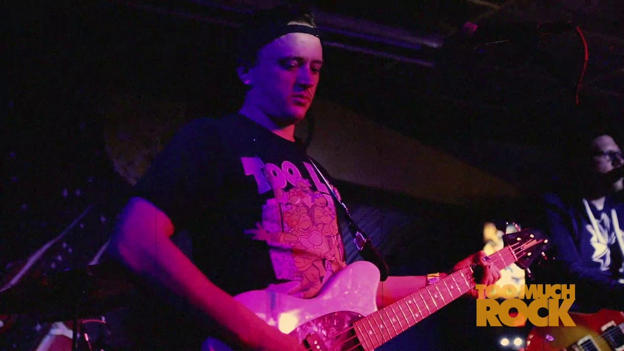 LYXE - Sad Surfer Guy (live unreleased)