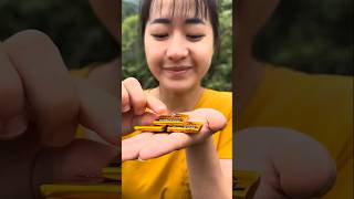 Chewing gum tastes really good#bushcraft #survival #camping #shorts