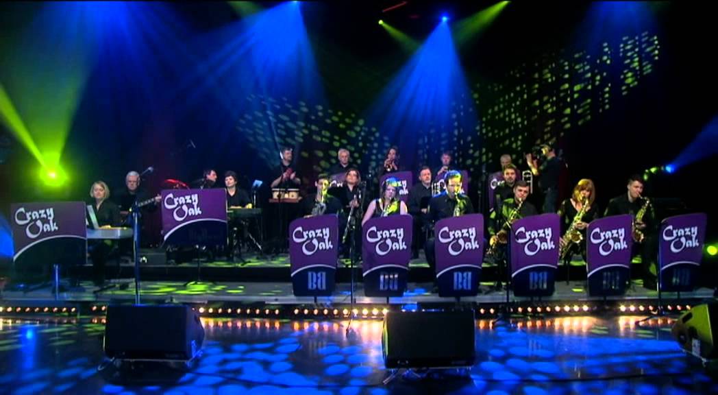 Die Crazy Oak Big Band spielt 