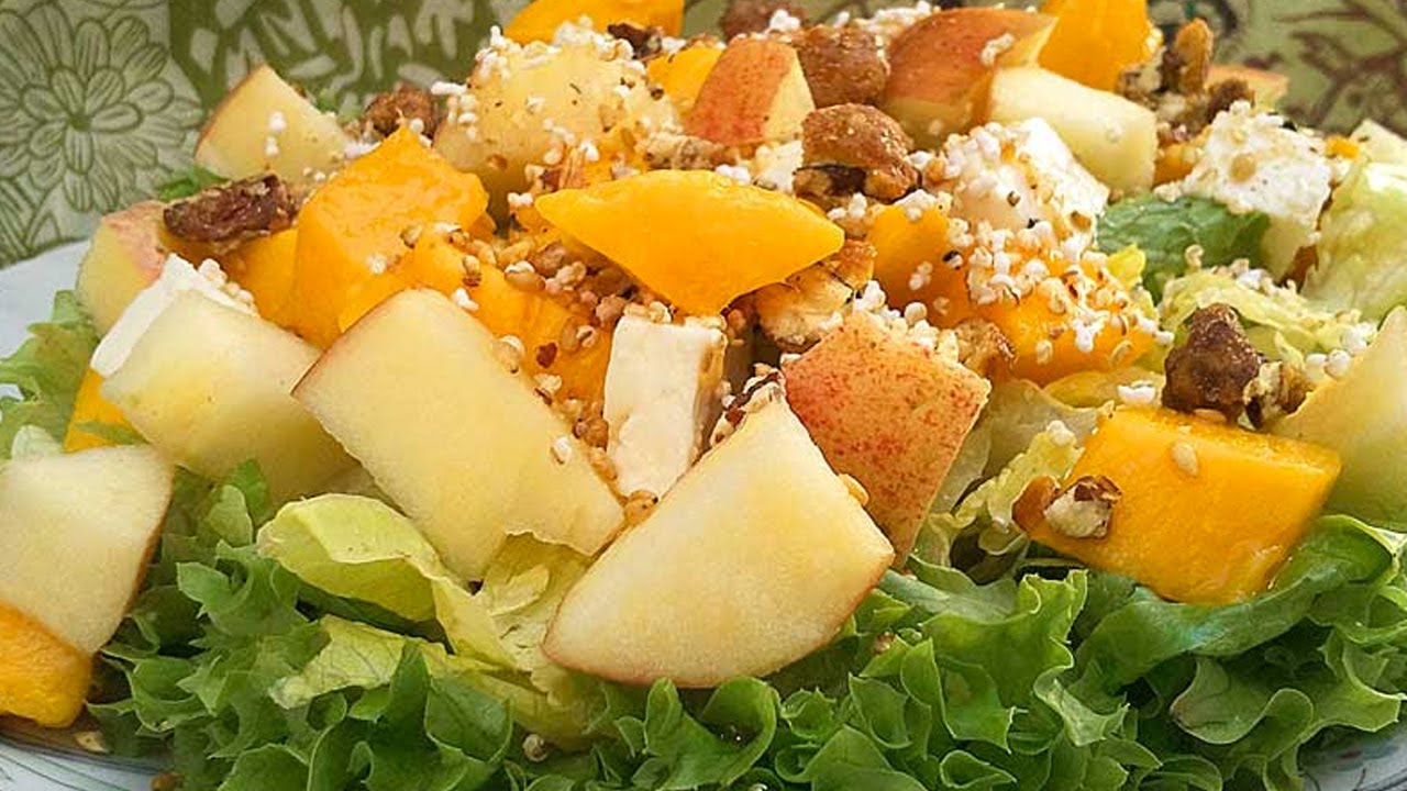 Receta de ensalada verde surtida con mango y nueces / Green salad