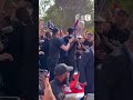 ⚽🎉 Jour de fête au Champ-de-Mars pour les joueurs du PSG après leur victoire contre Arsenal ! #psg