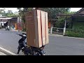 PENGANTARAN LEMARI ES PAKE MOTOR || PELOSOK DESA ||