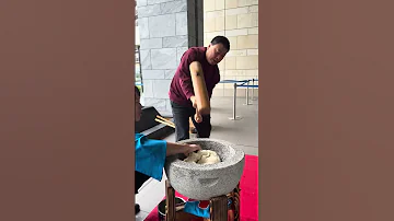 新年第一天 王局赴基层视察 砸年糕气氛组鼓掌叫好 