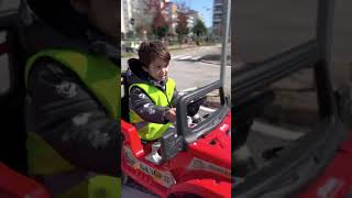 Trafikte Farkındalık Için Doğa Trafik Dedektifleri Iş Başında