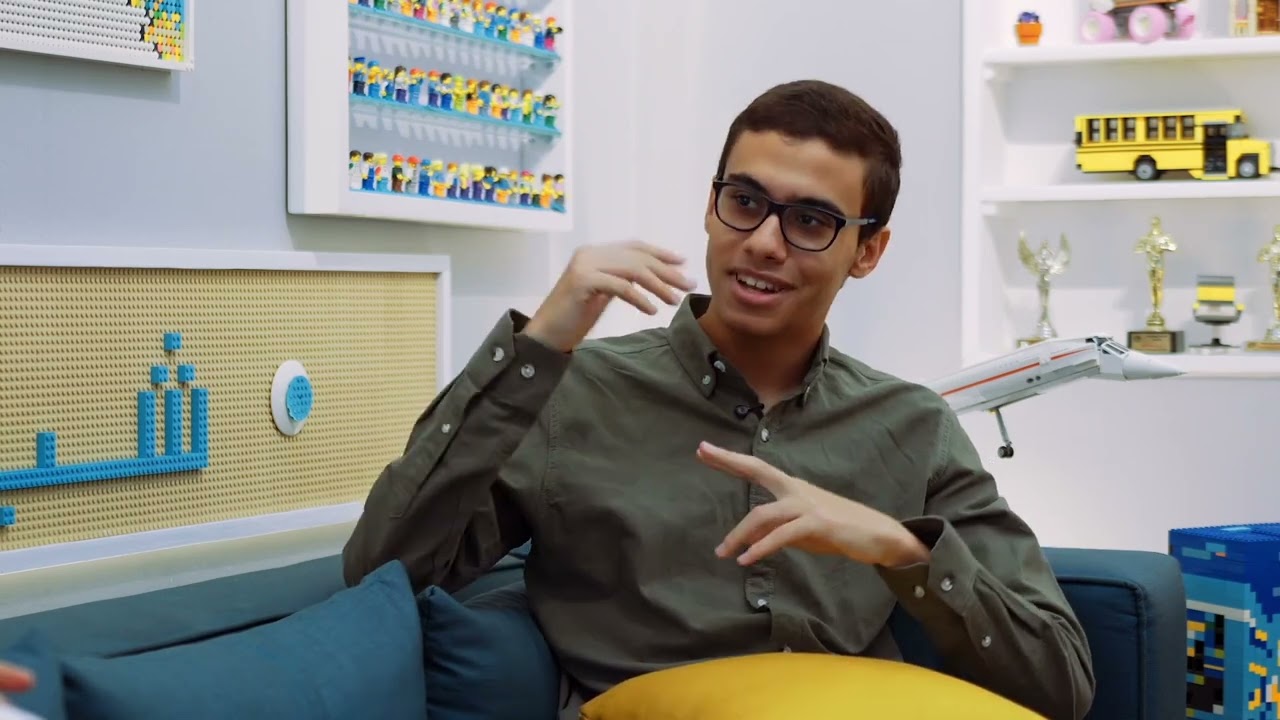 أحمد فتحي  طالب في الفرقة الأولى بكلية الهندسة بدأ رحلته مع التكنولوجيا وهو عنده 11 سنة،