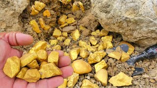 Biggest Gold is in the Mountain! I find a lot of treasure gold-digging much gold nuggets under stone