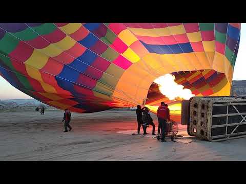 KAPADOKYA SICAK HAVA BALONU SABAHIN İLK SAATLERİ