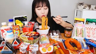 30 Foods from a Convenience Store Mukbang