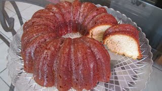 New orleans native charlie andrews demonstrates on how to make his
delicious diabetic vanilla almond pound cake from scratch. this recipe
calls for 20 indivi...