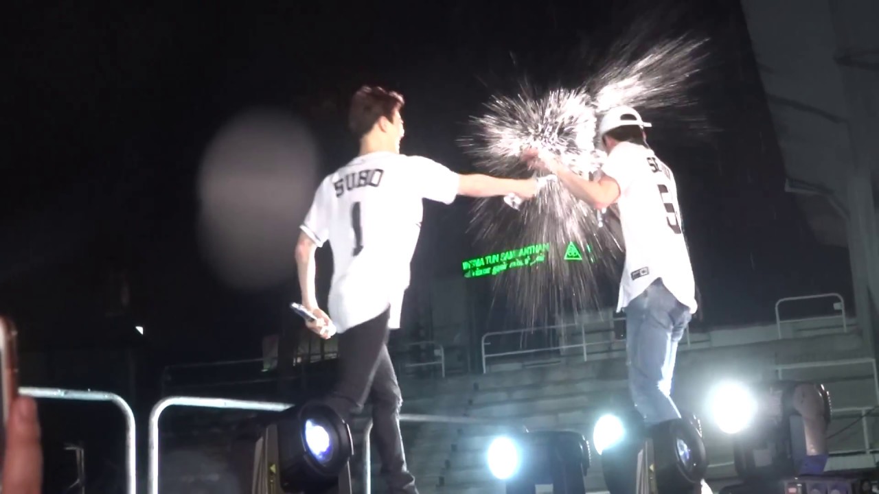 [170318] EXOrDIUM MALAYSIA - ENDING ANGEL + CHANYEOL & THE BUG + SEHUN HIDING FROM SUHO XD