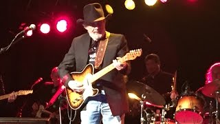 Merle Haggard & The Strangers: Sing Me Back Home chords
