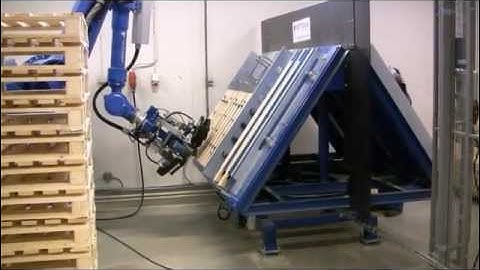 Motoman robot nailing timber pallets