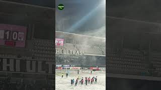 Forza Neftçi qələbəni futbolçularla qeyd edir.