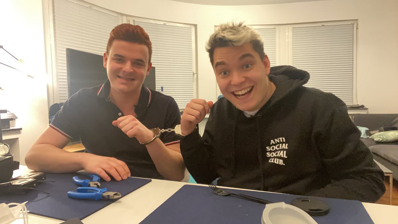 Handschellen knacken live, weil Gisela den Schlüssel weggeworfen hat