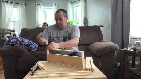 Assembling honey super frames