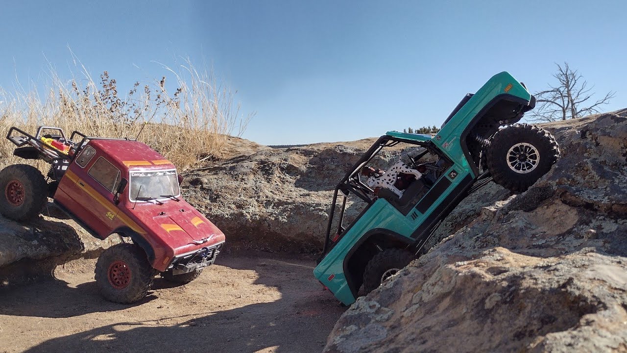 Axial Early Ford Bronco Crawling with the Element Enduro HD Farm Truck!!