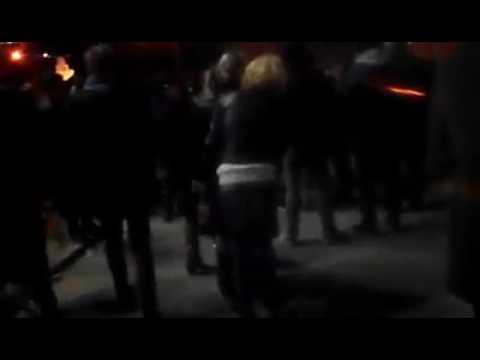 მაგრად ცეკვავს.....