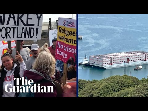 Rival groups protest against asylum barge arrving in portland