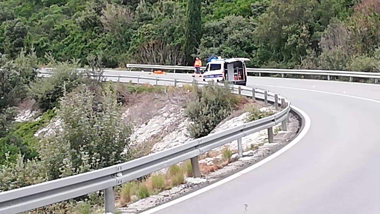 OKOLNOSTI TEŠKE NESREĆE Stradali 23-godišnjak izgubio nadzor nad motociklom i sletio s ceste 11 YouTube player
