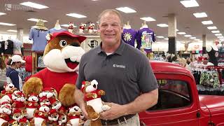 Knox County Mayor Glenn Jacobs visits the world's largest Bucees.