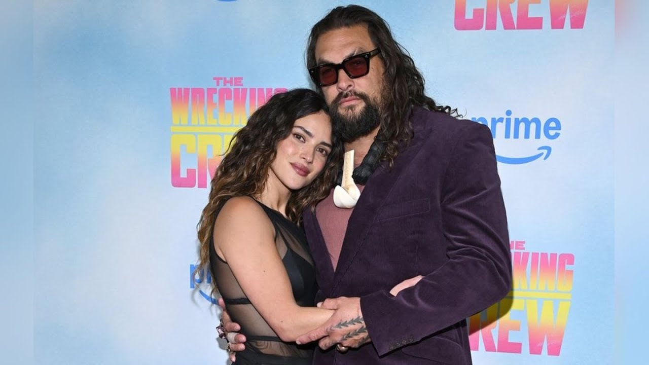 Jason Momoa und Adria Arjona Inniger Red Carpet Auftritt in New York