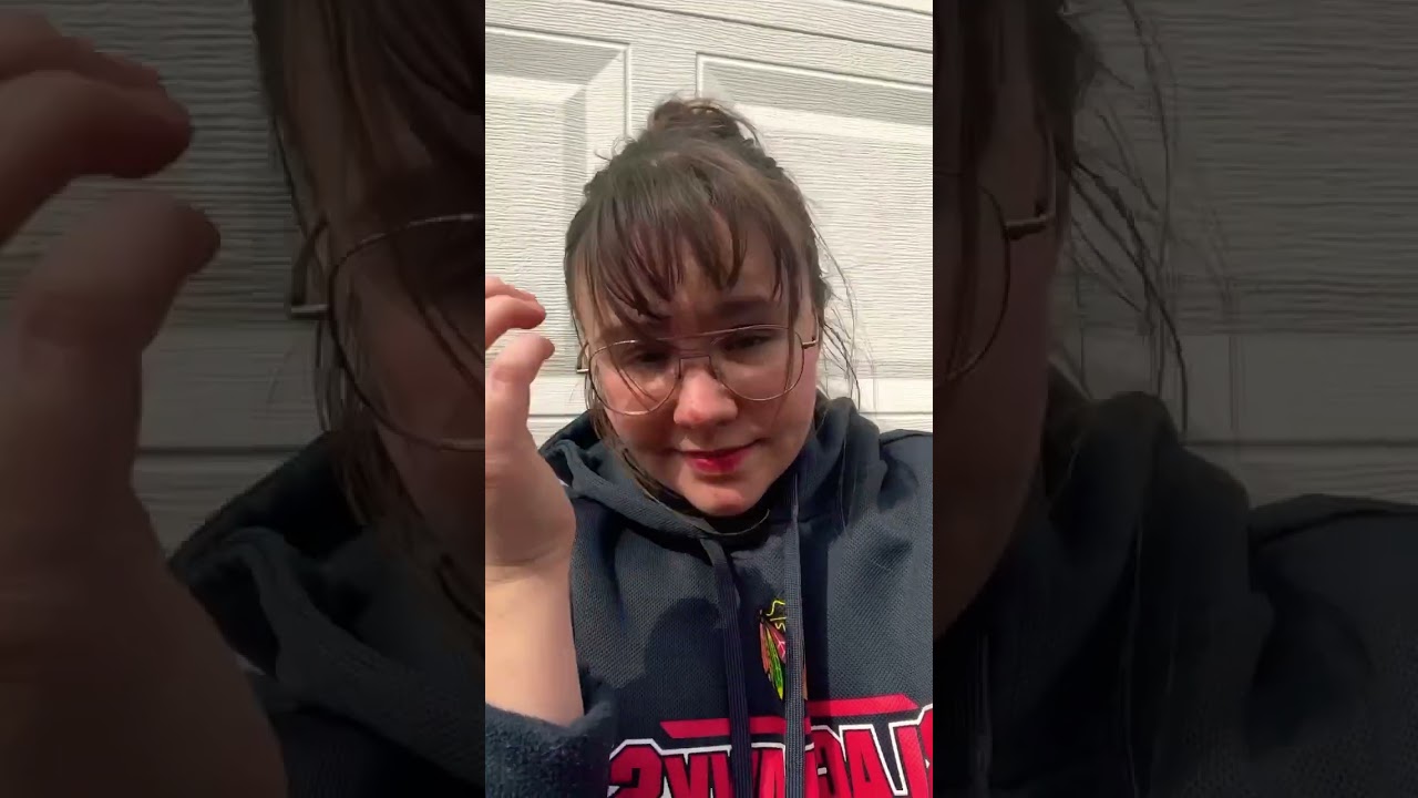 The wind is not a friend when you have bangs😂 