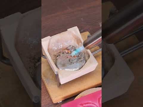 من أحذية الجيم إلى قصة خيالية