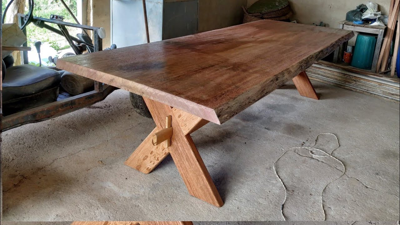 Mesa rústica com pé de X