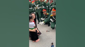 Em bé yêu qúy chú bộ đội #bodoivietnam #thinhhanh #army #shortvideo #short #respect #trending #viral