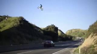 ((( OFFICIAL ))) Biggest Dirtbike Freeway Jump 60 freeway Kyle Katsandris