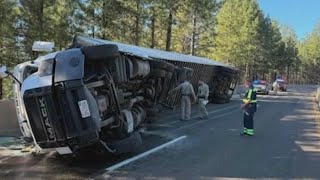 Umgekippter Sattelzug sorgt für Verkehrschaos auf der Interstate 80 in Richtung Westen